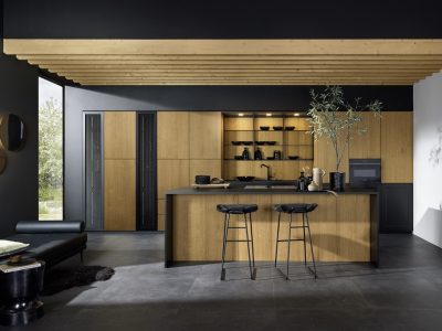 cocina-de-diseno-con-madera-y-negro